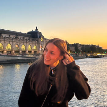 Babysitter in La Celle-Saint-Cloud: Pola