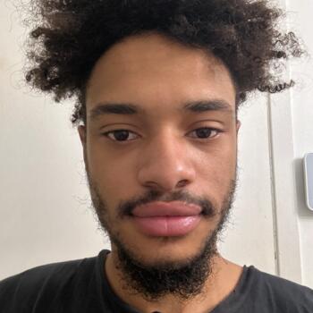 Babysitter in Gloucester: DeAndre