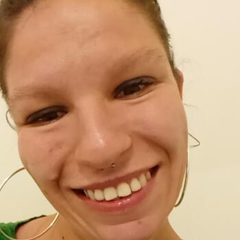 Babysitter in Montaigu: Laura