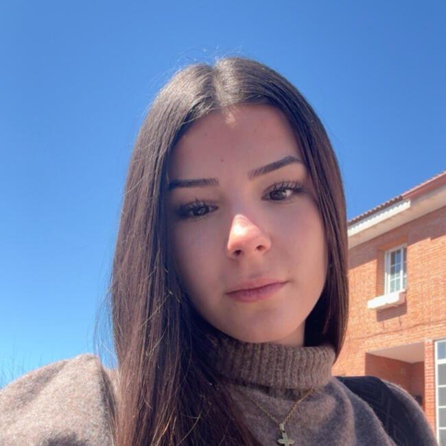 Babysitter in Villanueva de la Cañada: Claudia