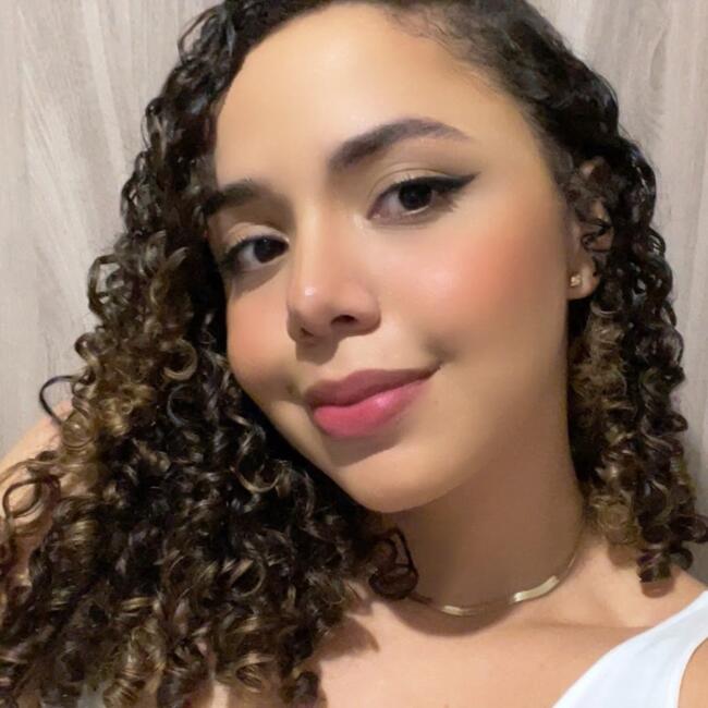 Babá em Raposos: Alice