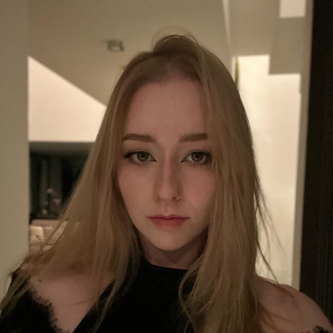 Babysitter em Curitiba: Yohana