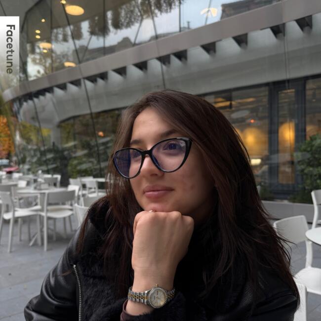 Babysitter in Bucharest: Crina