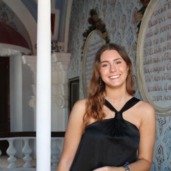 Babysitter in Seville: Lola