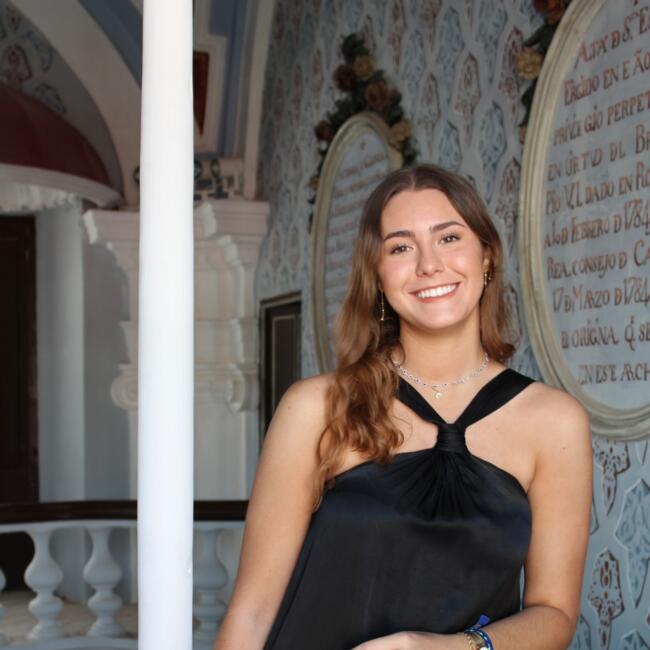 Babysitter in Seville: Lola