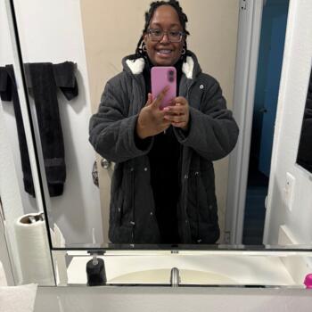 Babysitter in Hemet: Eboni