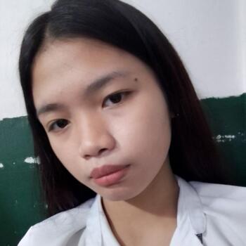 Babysitter Carmona: Kristine