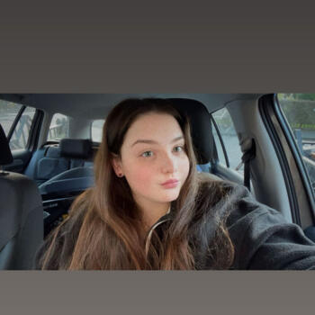 Babysitter Manchester: Athena