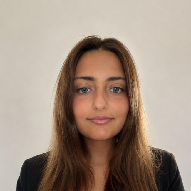 Baby-sitter à Samonac: Mia
