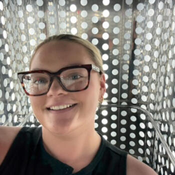 Babysitter in Sydney: Evie