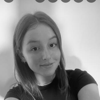 Babysitter in Poitiers: Lily-rose