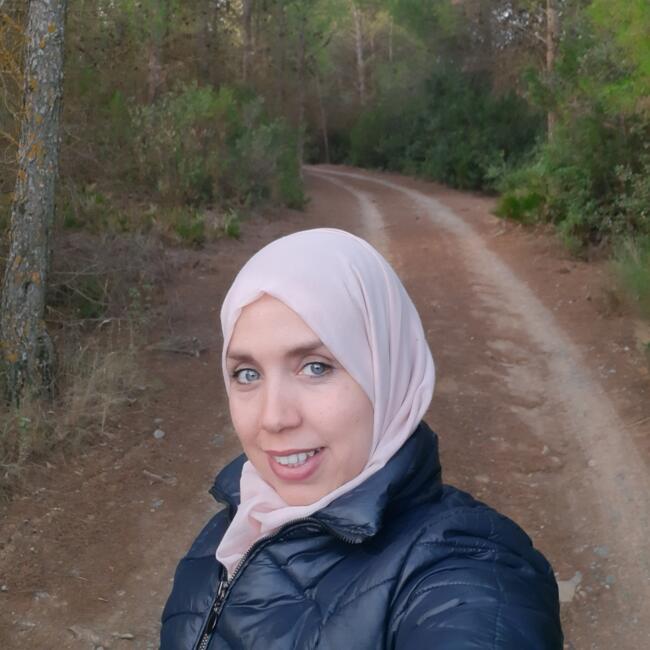 مربية أطفال في رباط: Loubna