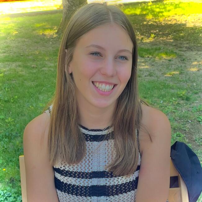 Babysitter in Amilly: Juline