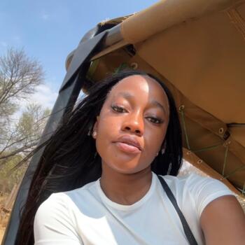 Babysitter in Nigel: Nothile