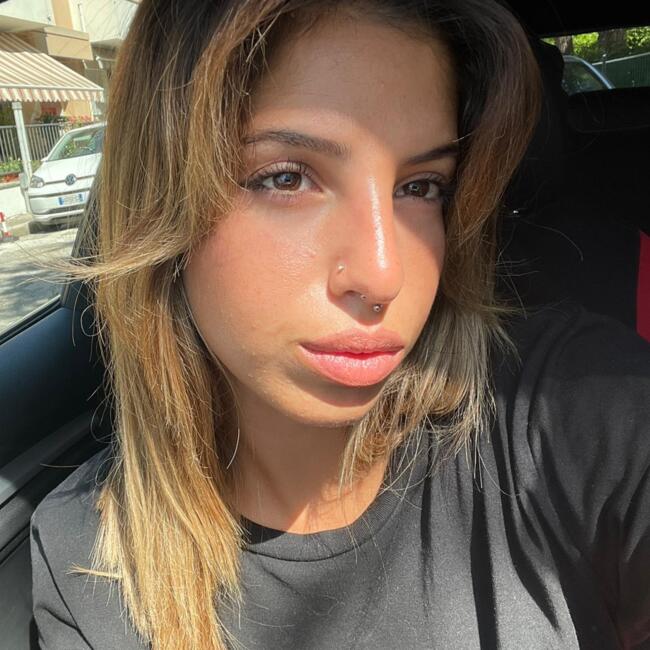 Babysitter in Civitanova Alta: Asia