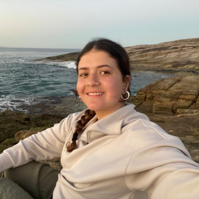 Babysitter in Santa Ana: Gabriela