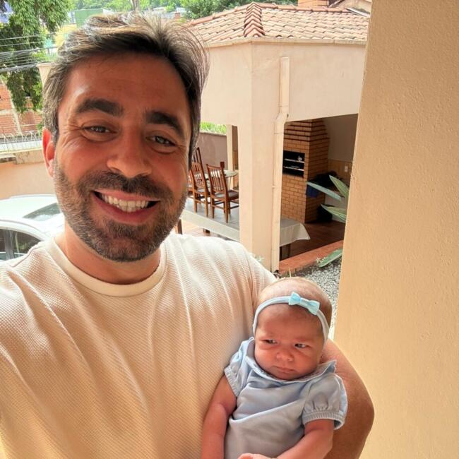 Babysitting job in Coronel Fabriciano: Julio