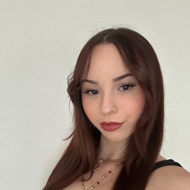 Babysitter in Rouen: Charlène