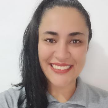 Babá São José dos Pinhais: Thyanne
