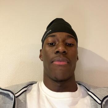 Babysitter in Nevers: Rowan