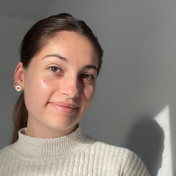 Babysitter in Theix-Noyalo: Laura