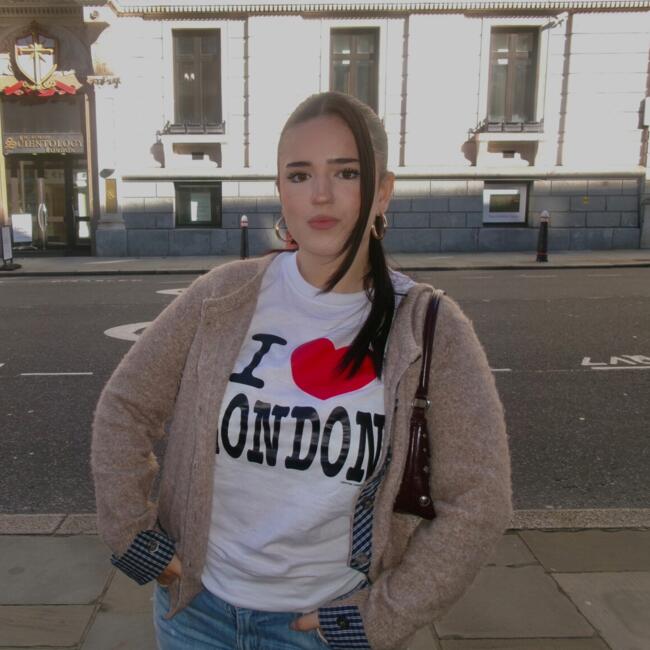 Babysitter in Thiais: Sloann