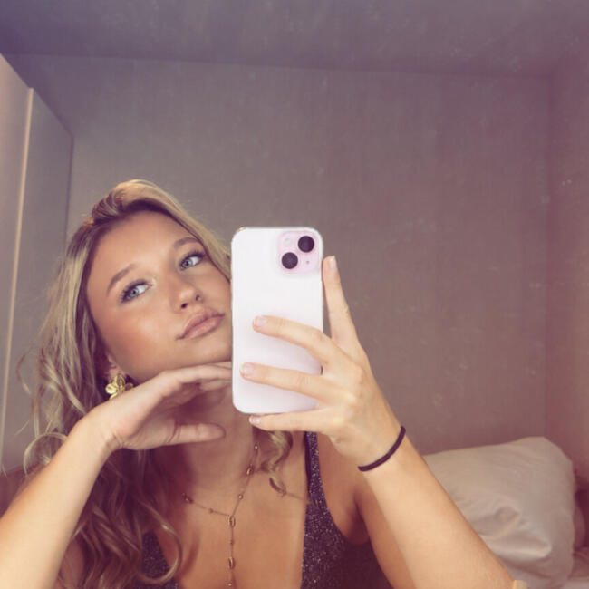 Babysitter in Saint-Genis-Laval: Lola