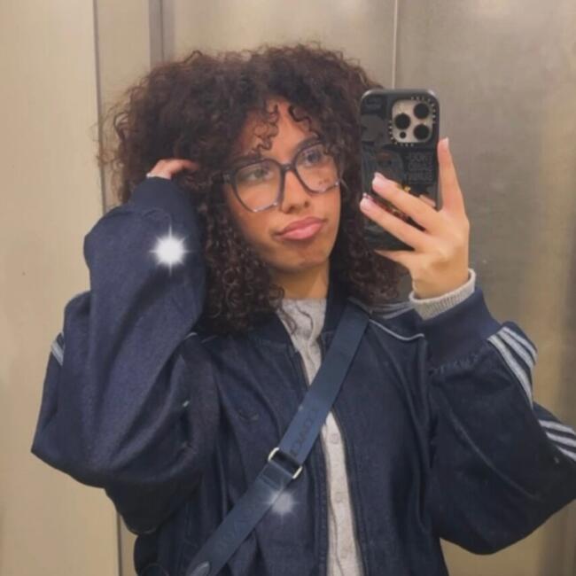 Babysitter in Saint-Ouen: Amélia