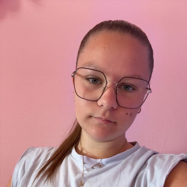 Babysitter in Amiens: Manon