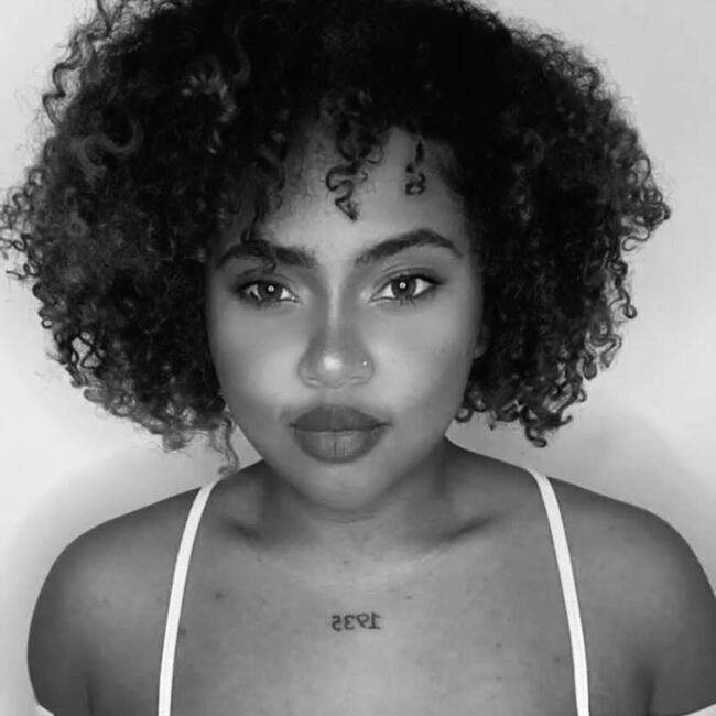 Babysitter em Amora: Mirlene