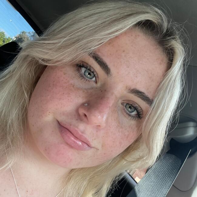 Babysitter in Gold Coast: Indiana