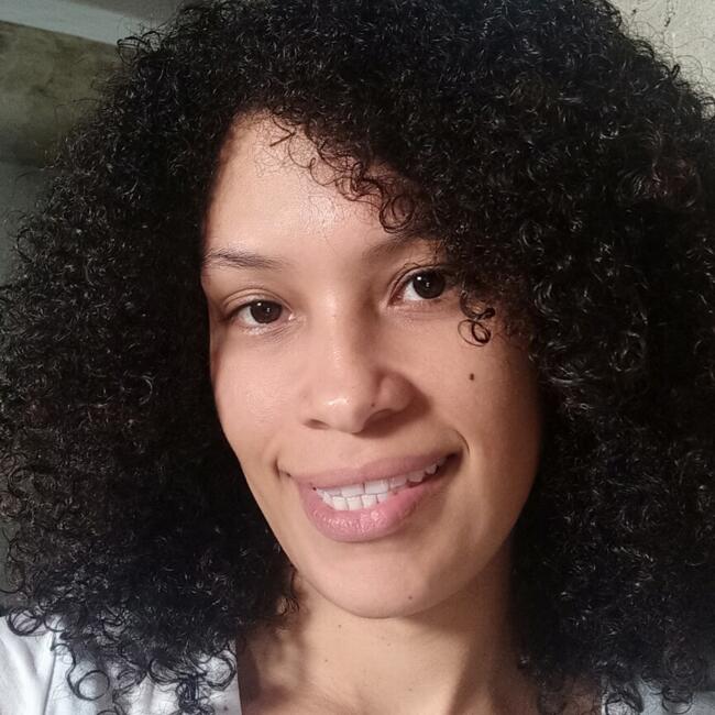Babysitter in Caracas: Nelly bell