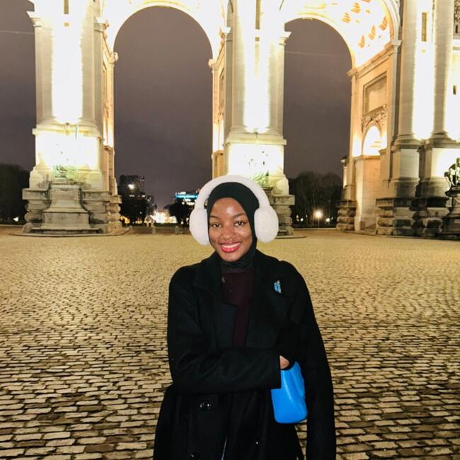 Babysitter in Forest: Mariama