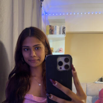 Babysitter in Singapore: Angeline