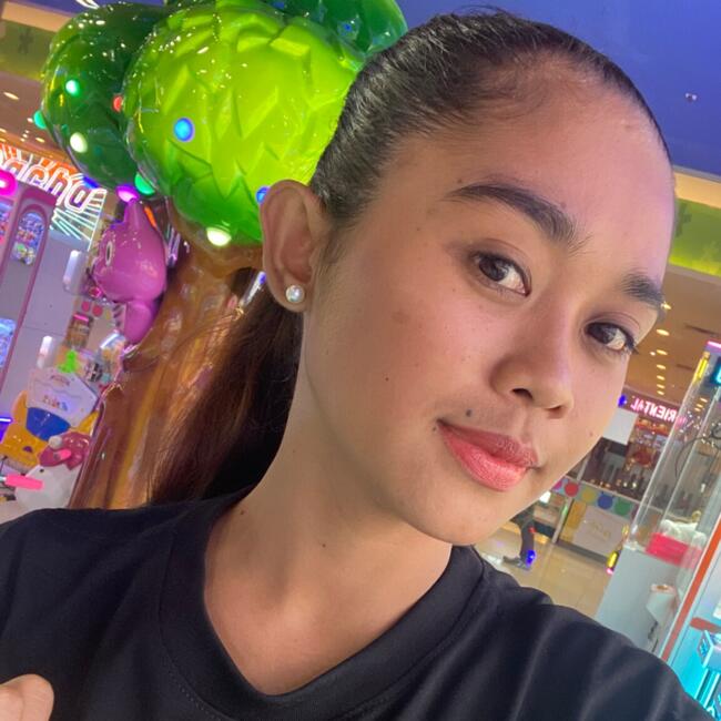 Babysitter in Levallois-Perret: Charmyt