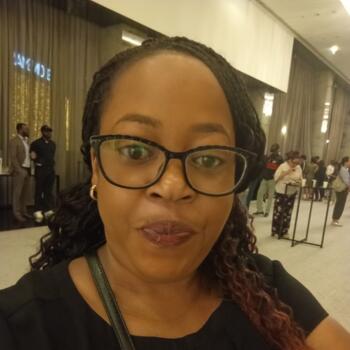 مربية أطفال في دبي: Margaret