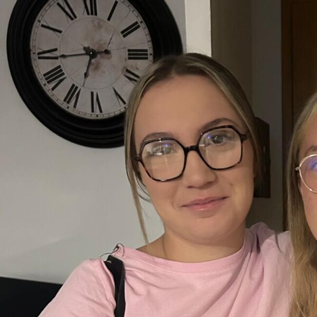 Babysitter in Saint-Rambert-d'Albon: Elena