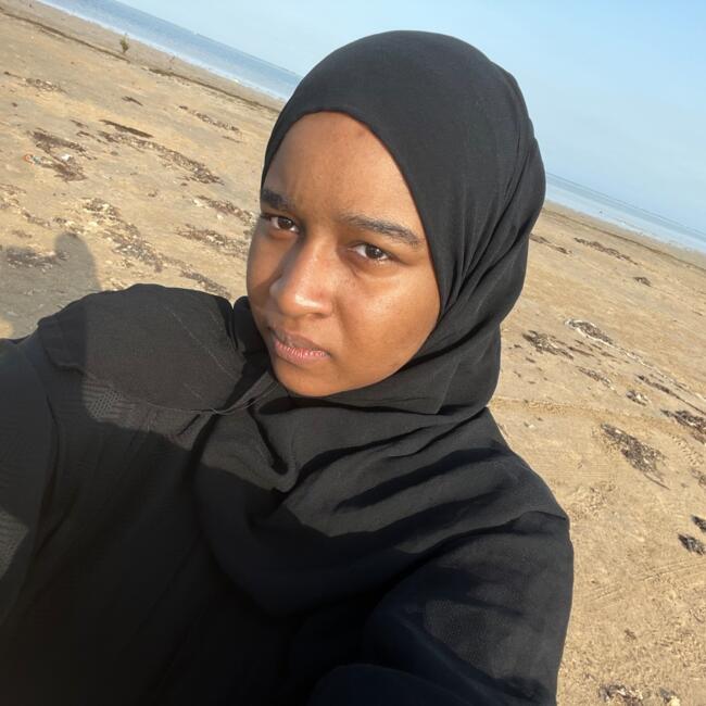 Nanny in Medina: نزيهة