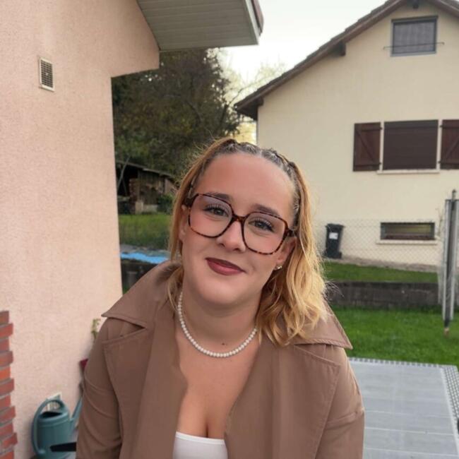 Babysitter in Champey: Fanny