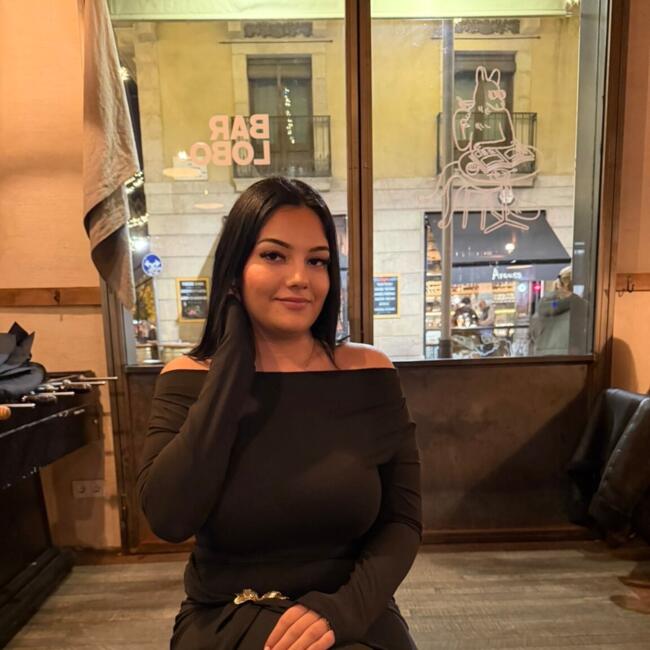 Babysitter in Saint-Symphorien-d'Ozon: Jenny