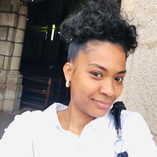 Babysitter in Antwerp: Richenela Maria