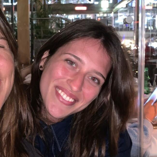 Babysitter in Belfast: Giulia