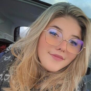 Babysitter in Lesneven: Flavie