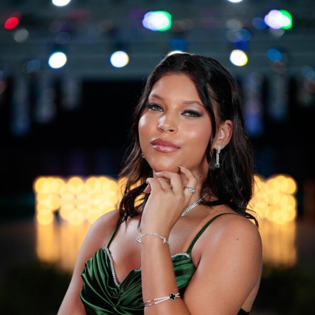 Babá em Goiânia: Dhenify