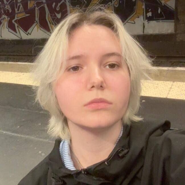 Babysitter in Paris: Elena