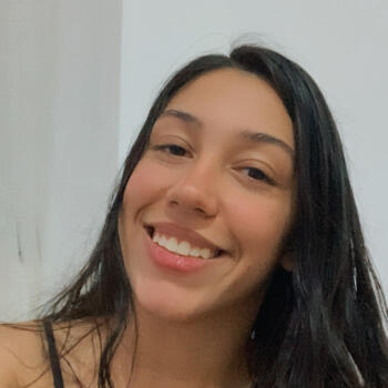 Babysitter Brasília: Thayna