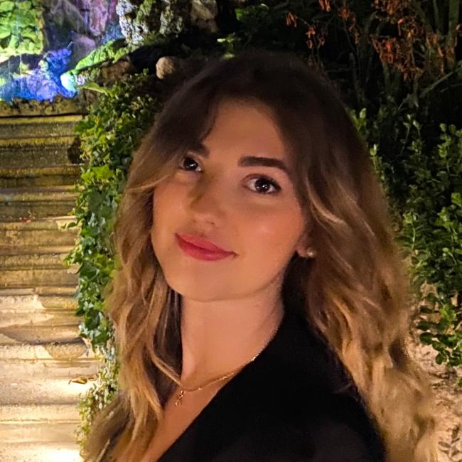 Babysitter in Marseille: Adeline