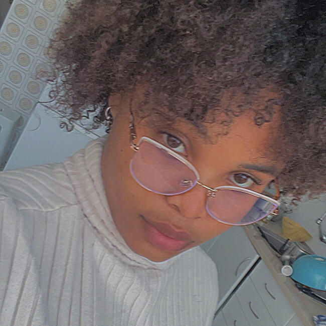 Babysitter in Almada: Chantel