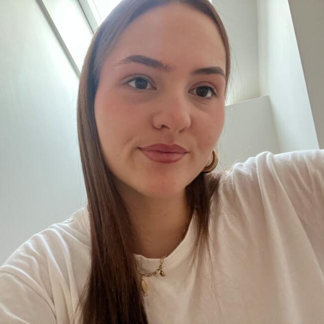 Babysitter in Bono: Suzie