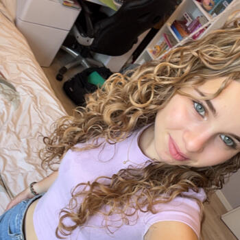 Babysitter in Isles-lès-Villenoy: Justine